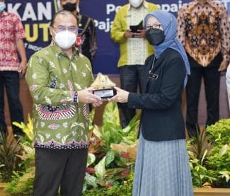 /news/Gubernur-Babel-Erzaldi-Rosman-Jadi-Panutan-Lapor-Pajak-0.jpg