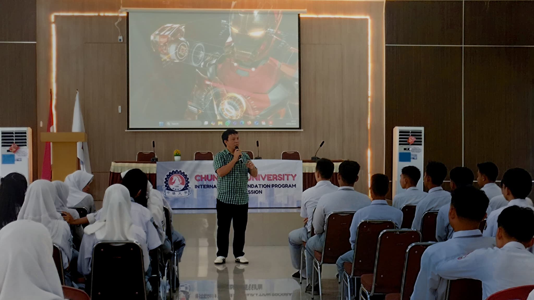 Membangun Masa Depan Gemilang: Seminar Program 1+4 di Taiwan di SMK Negeri 1 Sungailiat